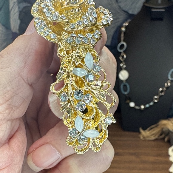 Elegant Gold Crystal Floral Hair Clip - Picture 2 of 5